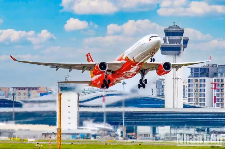 Vietnam Airlines là hãng chiếm thị phần lớn nhất với 42%, tiếp đó là Vietjet với 40%, hệ số sử dụng ghế trung bình đạt 84%.