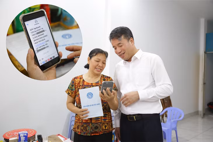 Kiểm tra nhận lương hưu qua tài khoản ngân hàng.