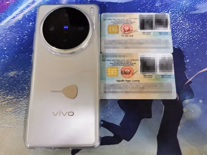 Hai CCCD của người dùng cùng bị lỗi sau khi quét với điện thoại Vivo X100s Pro. Ảnh: Vũ Duy Tân