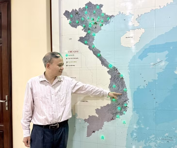 TS. Nguyễn Xuân Anh, Viện trưởng Viện Vật lý địa cầu chia sẻ với phóng viên Báo điện tử Chính phủ - Ảnh: VGP/Hoàng Giang