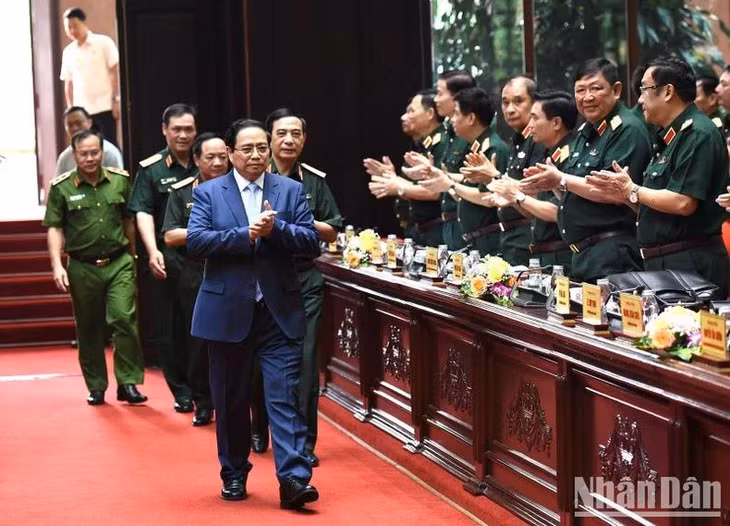 Thủ tướng Phạm Minh Chính tới dự và chỉ đạo Hội nghị Quân chính toàn quân 6 tháng đầu năm 2024. (Ảnh: TRẦN HẢI)