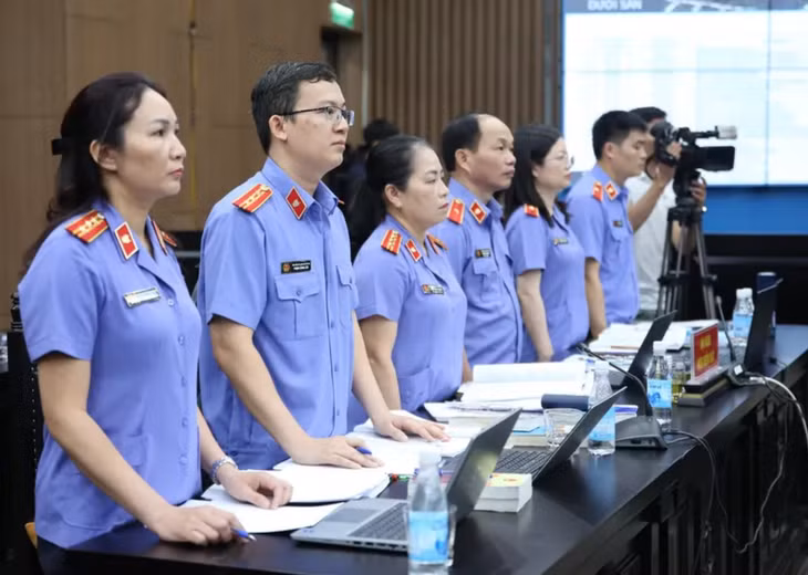 Đại diện VKS thực hành quyền công tố tại tòa. Ảnh: CTV