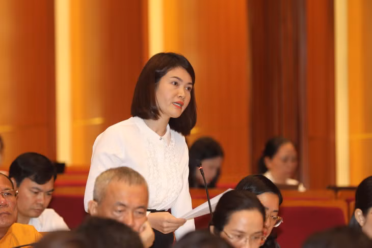 Đại biểu Nguyễn Thị Thúy Hằng, Tổ đại biểu Hạ Long chất vấn về tình trạng ma túy "núp bóng" thuốc lá điện tử.