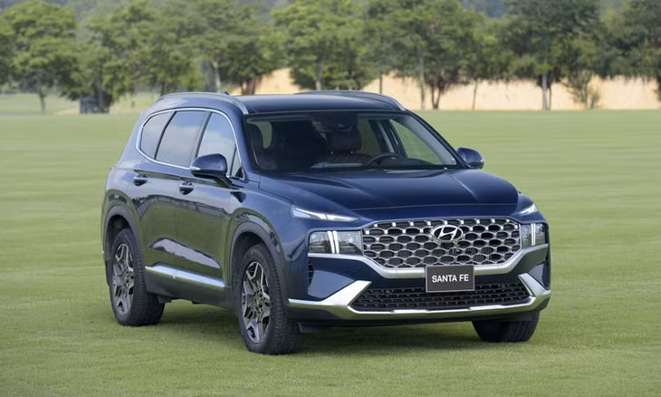 Hyundai Santa Fe thế hệ mới sắp ra mắt, bản cũ giảm 50 triệu đồng ảnh 1