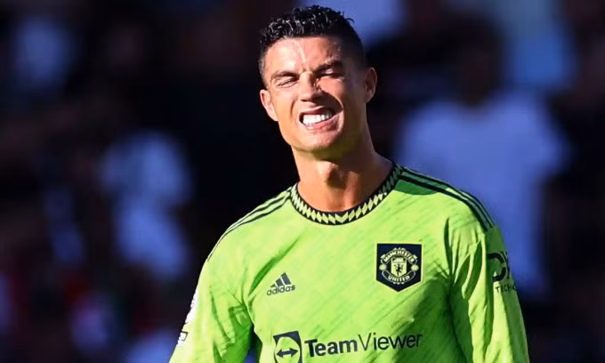 Ronaldo ngày càng thất vọng với màn trình diễn của Man Utd, và anh có thể được thanh lý hợp đồng rồi tự do ra đi. Ảnh: Reuters