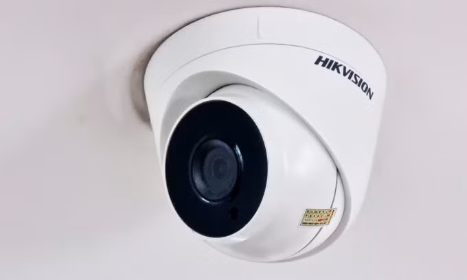 Camera của Hikvision được lắp tại một văn phòng công ty ở Hà Nội. Ảnh: Lưu Quý