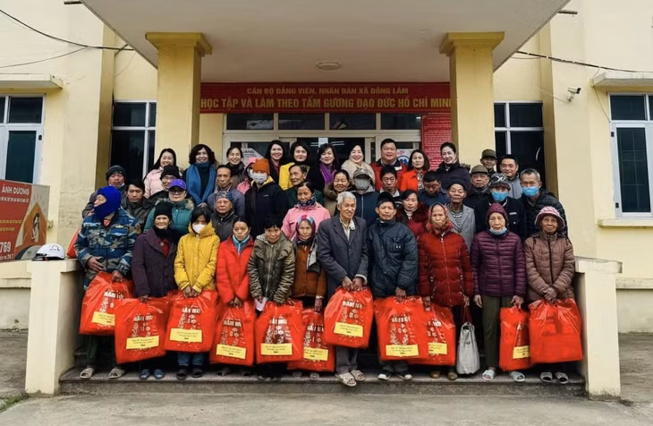 Hội LHPN TP Hạ Long phối hợp với Hội nữ Doanh nhân tỉnh Quảng Ninh tổ chức Chương trình tặng quà “Tết yêu thương” cho gia đình hội viên phụ nữ và trẻ em có hoàn cảnh khó khăn trên địa bàn xã Kỳ Thượng, Đồng Lâm, Sơn Dương và Dân Chủ (TP Hạ Long).