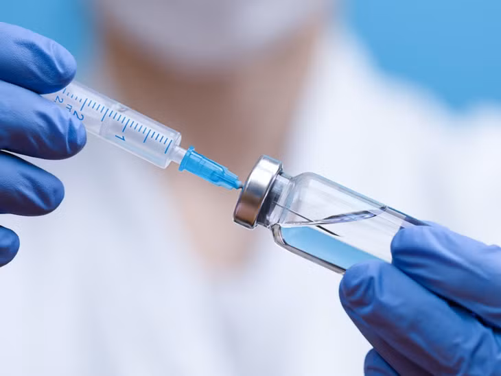 Người phụ nữ bị biến chứng vùng mông do tiêm filler theo quảng cáo trên mạng xã hội. Ảnh minh họa: ibtekr.org.