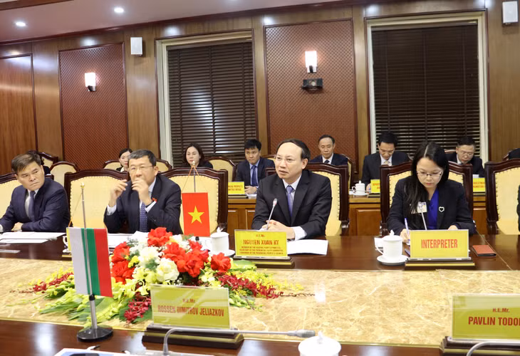 Đồng chí Nguyễn Xuân Ký, Ủy viên Trung ương Đảng, Bí thư Tỉnh ủy, Chủ tịch HĐND tỉnh, khát quát những nét chính về tình hình phát triển kinh tế - xã hội, những tiềm năng, thế mạnh của tỉnh.