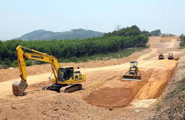 Thủ tướng chỉ đạo gỡ khó về định mức, đơn giá, vật liệu xây dựng công trình giao thông ảnh 1
