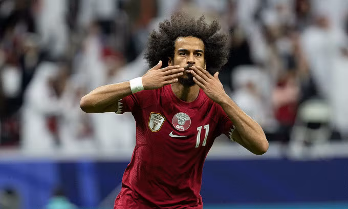 Akram Afif mừng bàn duy nhất giúp Qatar thắng Tajikistan 1-0 ở lượt trận thứ hai bảng A Asian Cup 2023. Ảnh: AFC