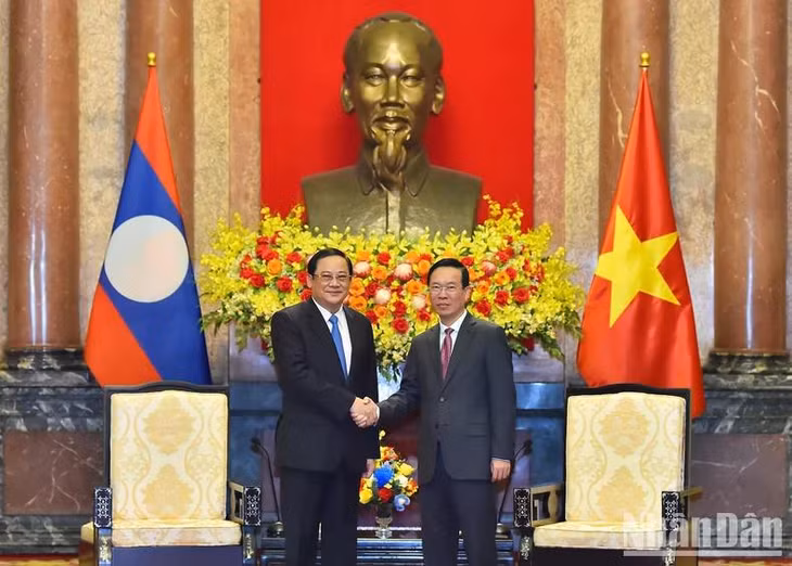 Chủ tịch nước Võ Văn Thưởng và Thủ tướng nước Cộng hòa Dân chủ Nhân dân Lào Sonexay Siphandone tại buổi tiếp. (Ảnh: THỦY NGUYÊN)