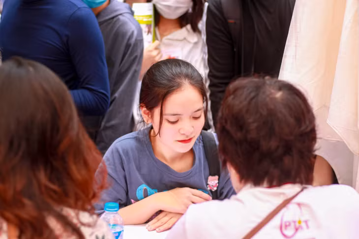 Học phí đại học 2023-2024 tăng so với năm 2022-2023 nhưng mức tăng thấp hơn so với lộ trình của Nghị định 81.