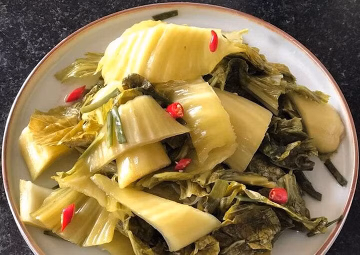 Chỉ nên ăn lựa dưa vừa đủ, không ăn dưa muối xổi vì có nguy cơ gây ung thư.