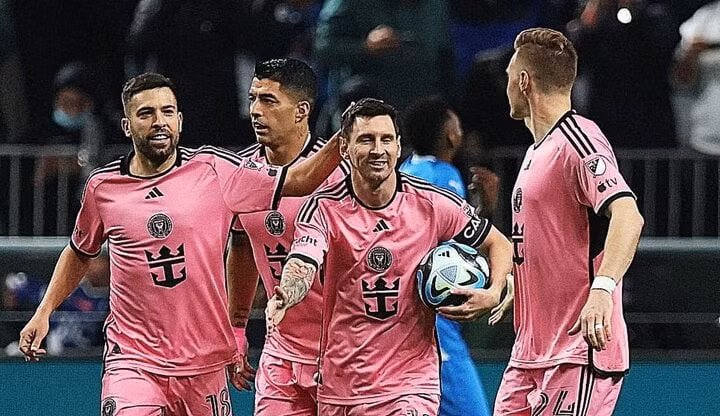 Messi tỏa sáng tại Ả Rập.