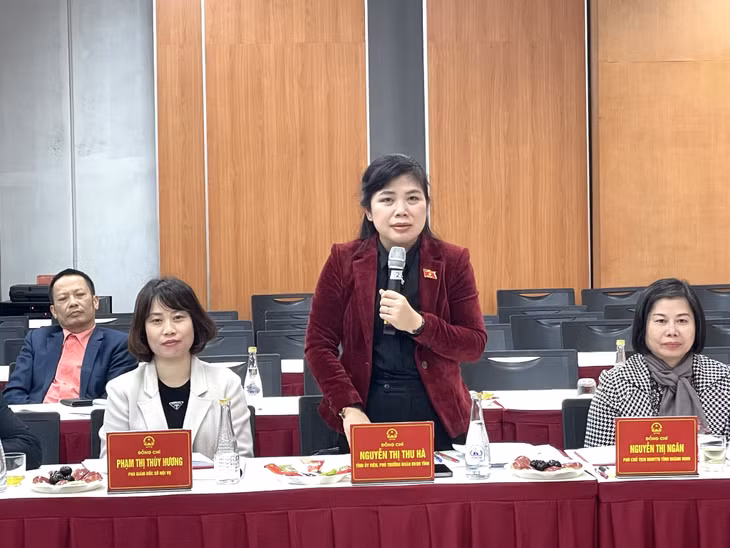 Đồng chí Nguyễn Thị Thu Hà, Phó Trưởng Đoàn ĐBQH, Phó Trưởng Đoàn giám sát phát biểu tại buổi giám sát.
