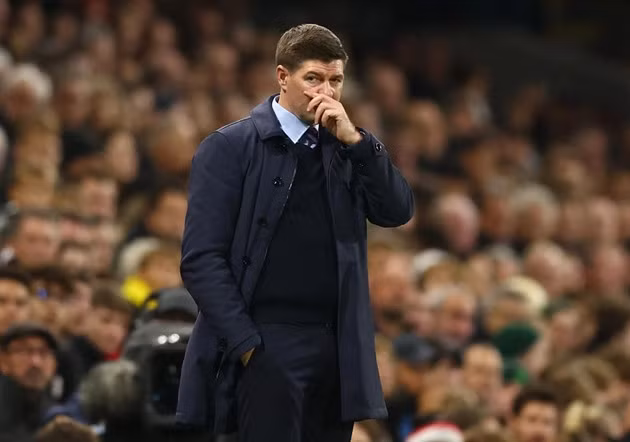 Steven Gerrard có thời gian đáng quên tại Aston Villa.