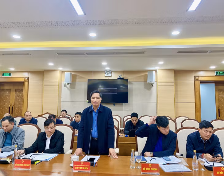 Đồng chí Vũ Văn Diện, Phó Chủ tịch UBND tỉnh kiến nghị Đoàn giám sát tiếp tục rà soát, làm rõ các khó khăn, bất cập phát sinh trong quá trình triển khai Luật TC&amp;QCKT.