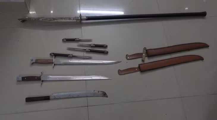 Số hung khí được thu giữ.