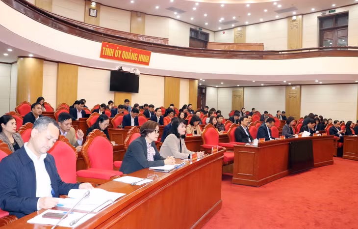 Các đại biểu tham dự hội nghị.