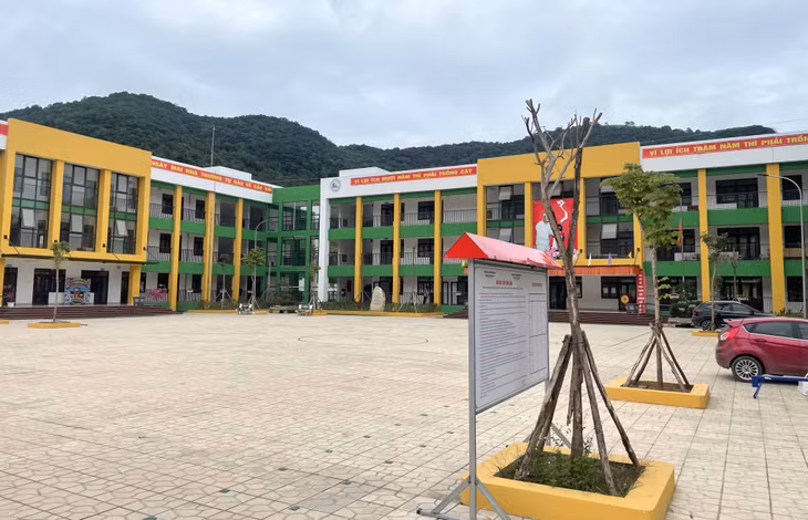 Trường TH&amp;THCS xã Vạn Yên, tổng mức đầu tư gần 72 tỷ đồng, đưa vào sử dụng trong năm học 2023-2024.