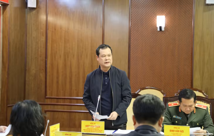Đồng chí Điệp Văn Chiến, Trưởng Ban Nội chính Tỉnh ủy, phát biểu tại hội nghị.