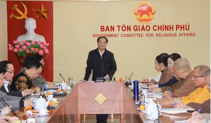 Thứ trưởng Bộ Nội vụ Vũ Chiến Thắng phát biểu tại cuộc họp.
