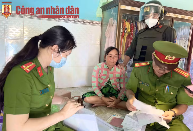 Cơ quan CSĐT khám xét nơi ở của Tròn.