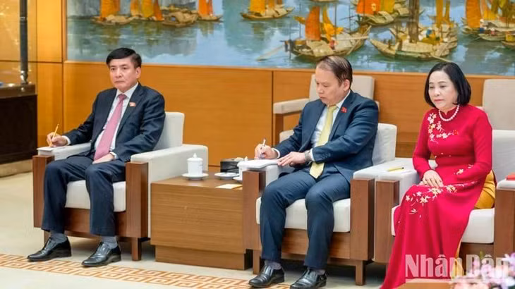 Các đại biểu Quốc hội Việt Nam dự buổi tiếp. (Ảnh: DUY LINH)