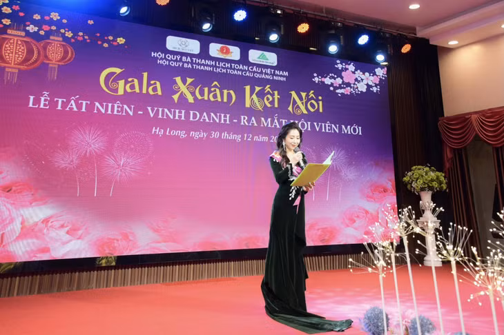 Bà Đào Thị Thu Hương, Chủ tịch Hội phát biểu tại buổi lễ tổng kết