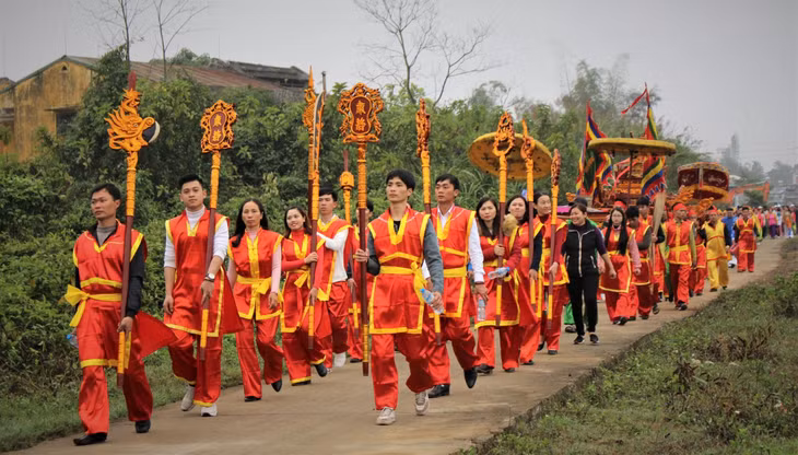 Nghi lễ rước thần tại Lễ hội đình Đầm Hà (thị trấn Đầm Hà, huyện Đầm Hà). Ảnh CTV