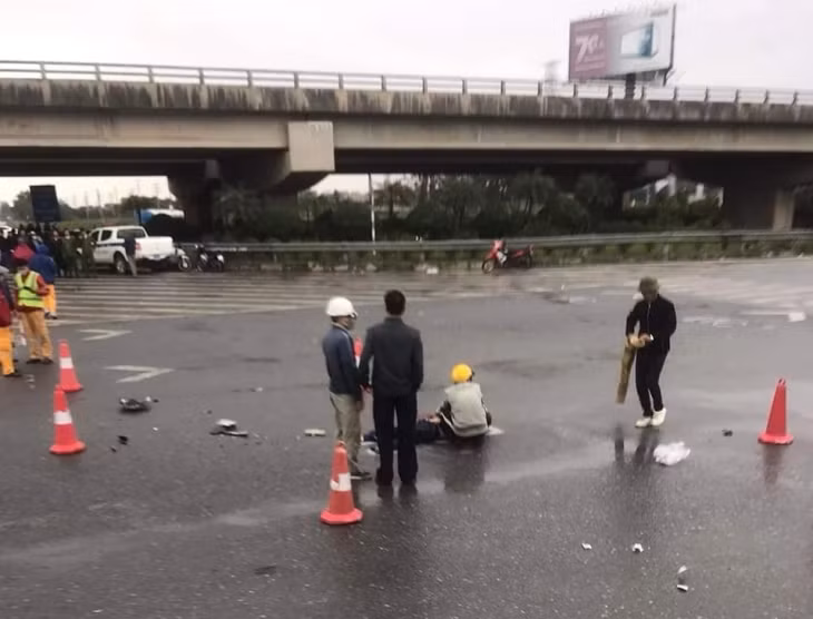 Người phụ nữ tử vong tại chỗ sau khi bị xe tải cán qua người. (Ảnh: MXH)