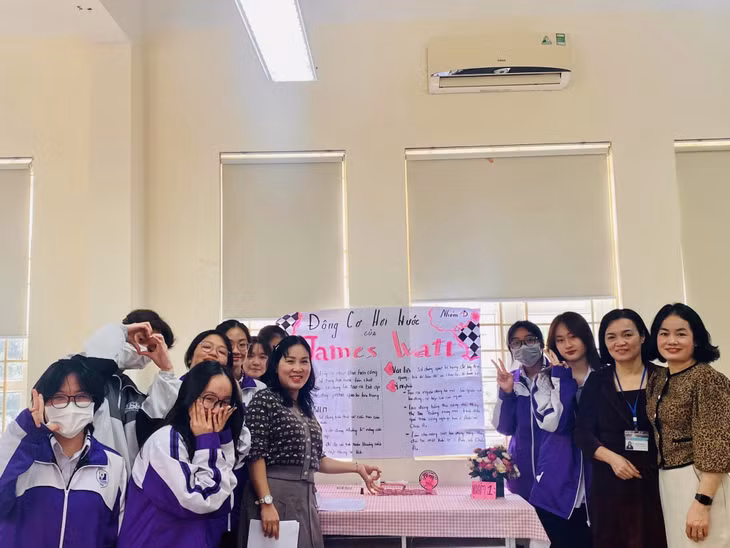 Triển lãm sáng tạo STEM các cuộc Cách mạng công nghiệp trong lịch sử do Trường THPT Uông Bí thực hiện nhằm tăng hứng thú cho học sinh. Ảnh: Nhà trường cung cấp.