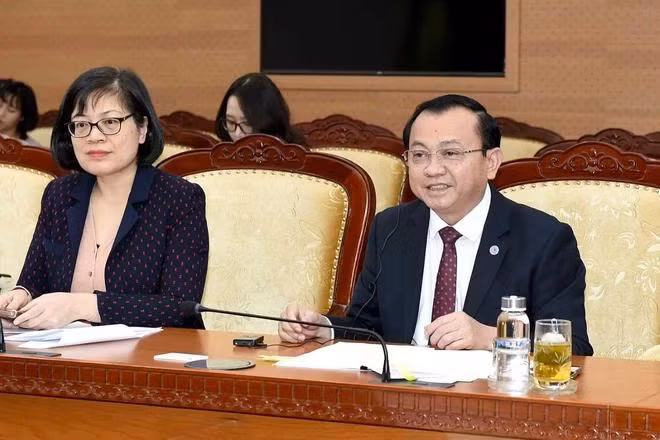 Thứ trưởng Bộ Tài chính Lê Tấn Cận phát biểu tại buổi làm việc. (Ảnh: Vietnam+)