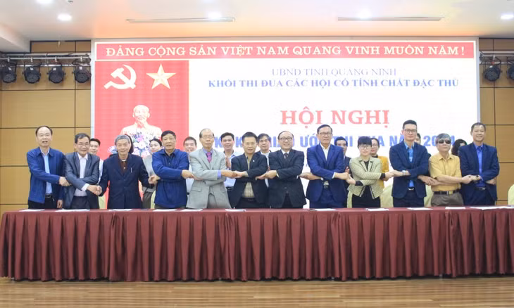 Đại diện 13 đơn vị trong Khối ký kết giao ước thi đua năm 2024.