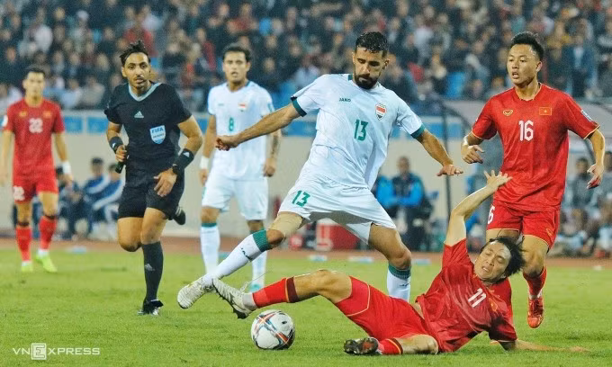 Nguyễn Tuấn Anh (số 11) chơi lăn xả khi Việt Nam thua Iraq 0-1 tại ở lượt hai bảng F vòng loại hai World Cup 2026 - khu vực châu Á hôm 21/11/2023. Ảnh: Ngọc Thành