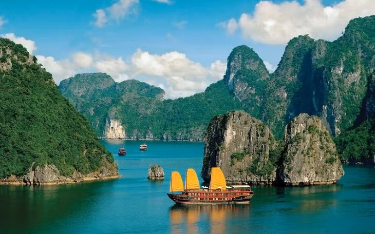 Vịnh Hạ Long lọt top kỳ quan thiên nhiên thế giới.