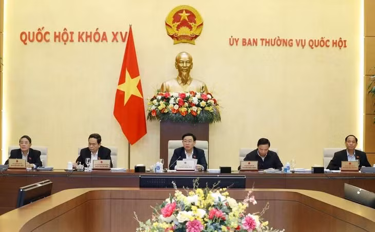 Chủ tịch Quốc hội Vương Đình Huệ chủ trì phiên họp. (Ảnh: Nhan Sáng/TTXVN)