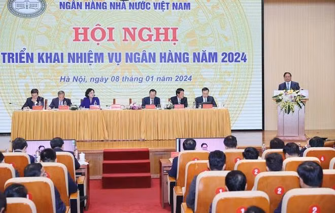 Thủ tướng Phạm Minh Chính phát biểu chỉ đạo tại Hội nghị triển khai nhiệm vụ ngành ngân hàng năm 2024. (Ảnh: Dương Giang/TTXVN)