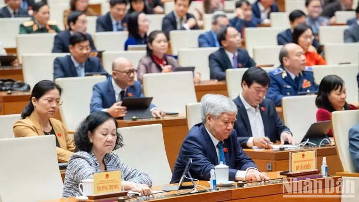 Quốc hội biểu quyết thông qua Luật Đất đai (sửa đổi). (Ảnh: DUY LINH)