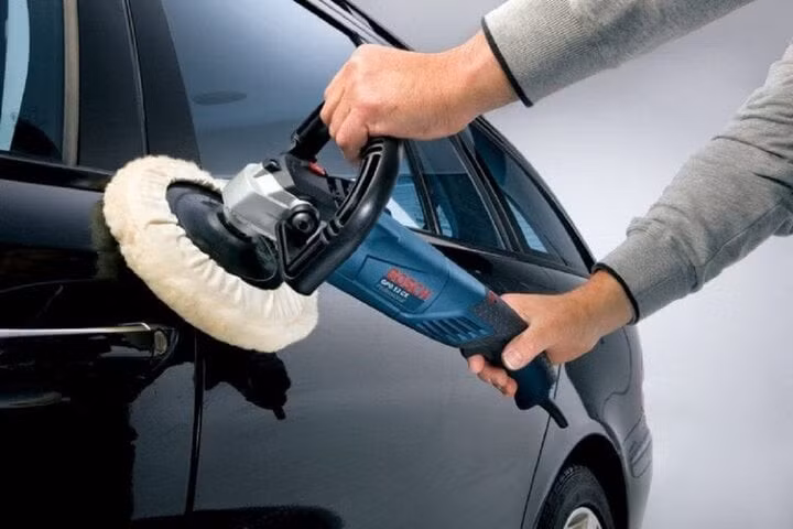 Chăm sóc xe hơi tại nhà là hết sức cần thiết. (Ảnh minh họa).