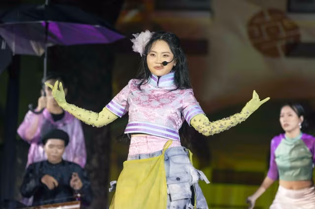 Phương Mỹ Chi ở showcase Vũ Trụ Cò Bay.