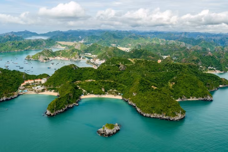Bãi biển Cát Cò thuộc quần đảo Cát Bà. Ảnh: Vũ Dũng