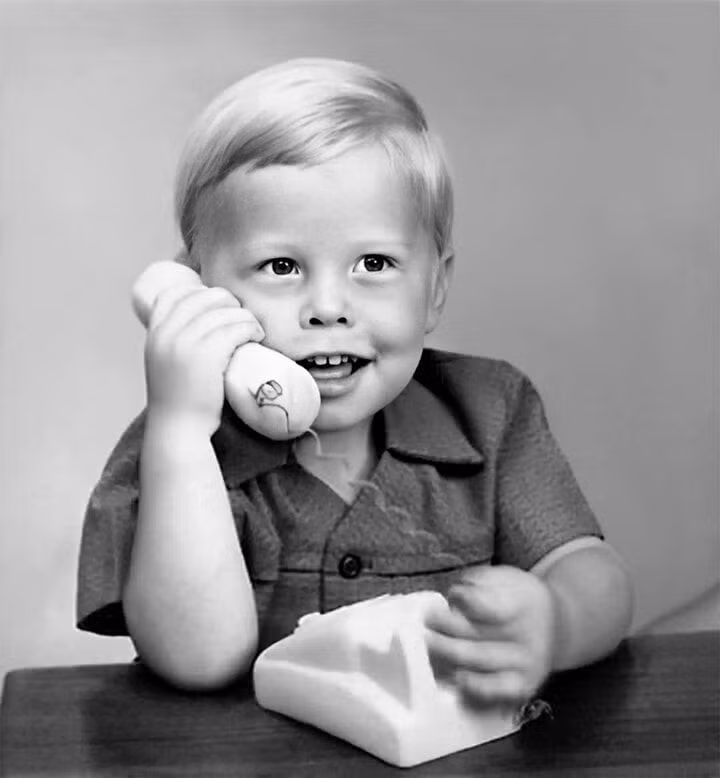 Elon Musk năm 3 tuổi.
