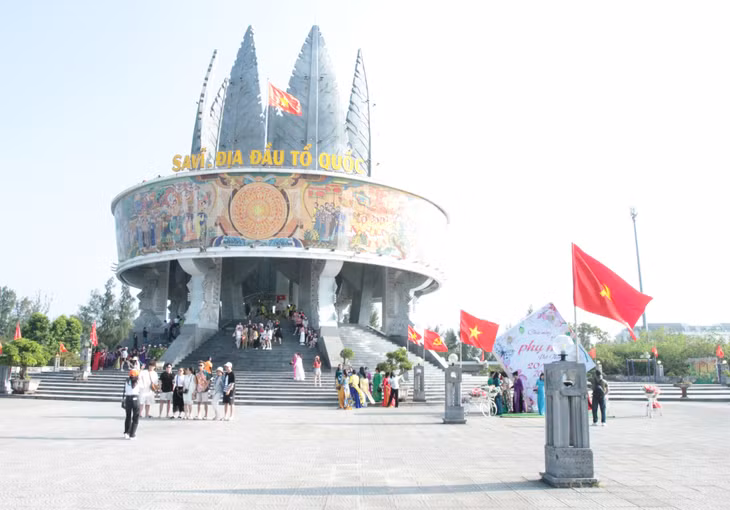 Sa Vỹ.