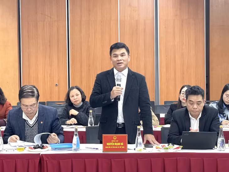 Lãnh đạo Sở Văn hoá và Thể thao báo cáo tại buổi làm việc.