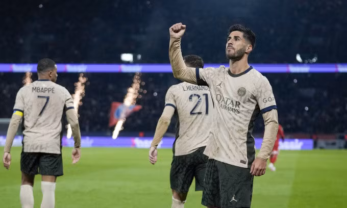 Tiền đạo PSG Marco Asensio mừng bàn mở tỷ số trận hòa Brest 2-2 ở vòng 19 Ligue 1 trên sân the Parc des Princes, Paris ngày 28/1. Ảnh: AP