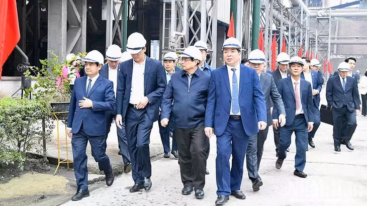 Thủ tướng Phạm Minh Chính thăm Nhà máy Gang thép Cao Bằng. (Ảnh: Thanh Giang)