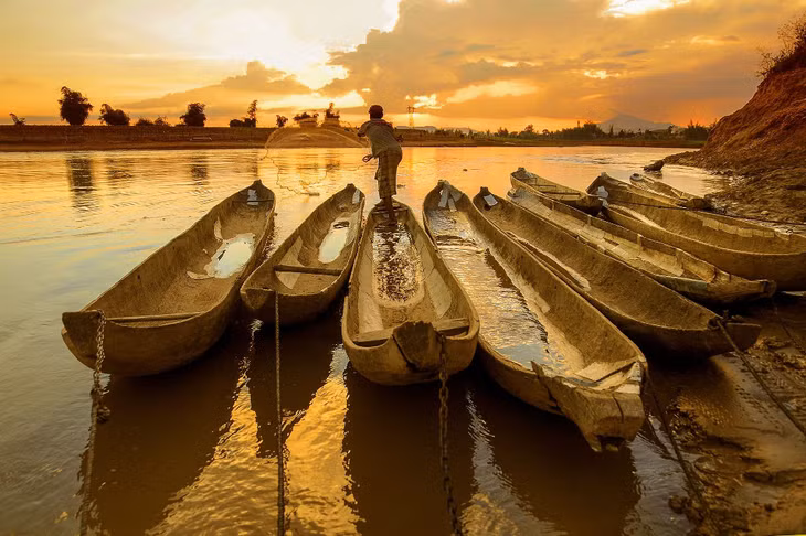 Bến sông Kon Ngo K’tu (xã Vinh Quang, thành phố Kon Tum) trong buổi hoàng hôn. Ảnh: Huy Đằng
