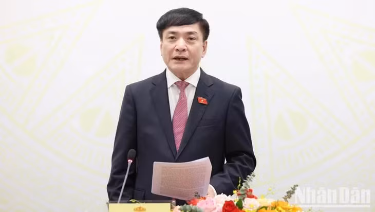 Tổng Thư ký Quốc hội-Chủ nhiệm Văn phòng Quốc hội Bùi Văn Cường phát biểu tại họp báo. (Ảnh: DUY LINH)